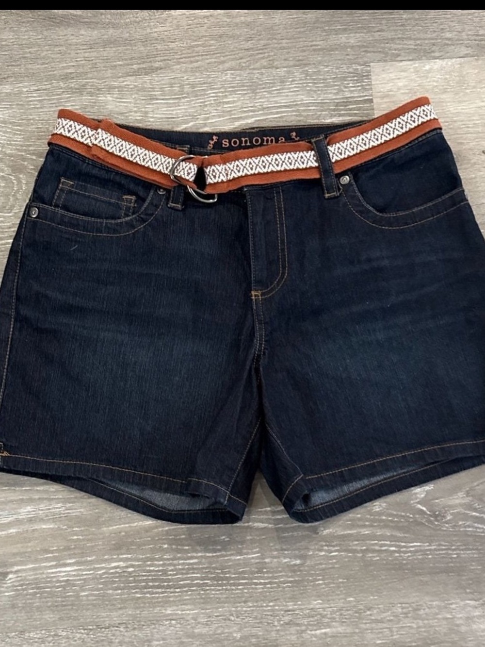 SONOMA Life & Style Modern Short Dark Wash Denim Shorts with Belt, Size 4.